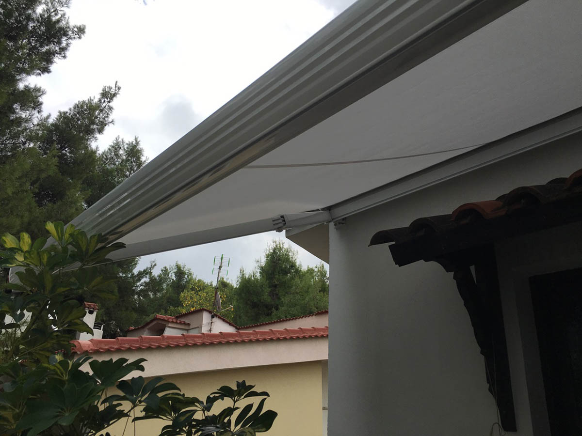 Κασετίνα σε οικία με ασύρματο μοτέρ στην περιοχή του Διονύσου